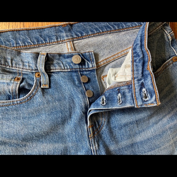 Levi’s Women’s 501 Tapered Jean - Picture 5 of 8